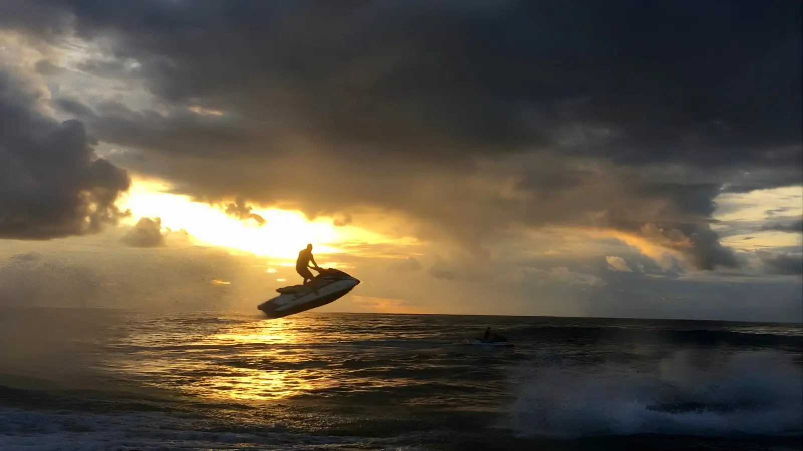 El atardecer desde el mar
